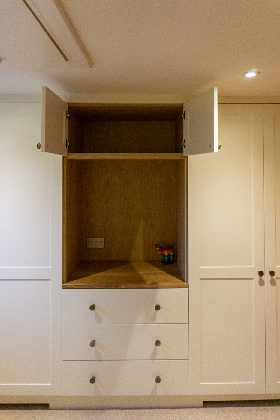 White whole wall wardrobes 5