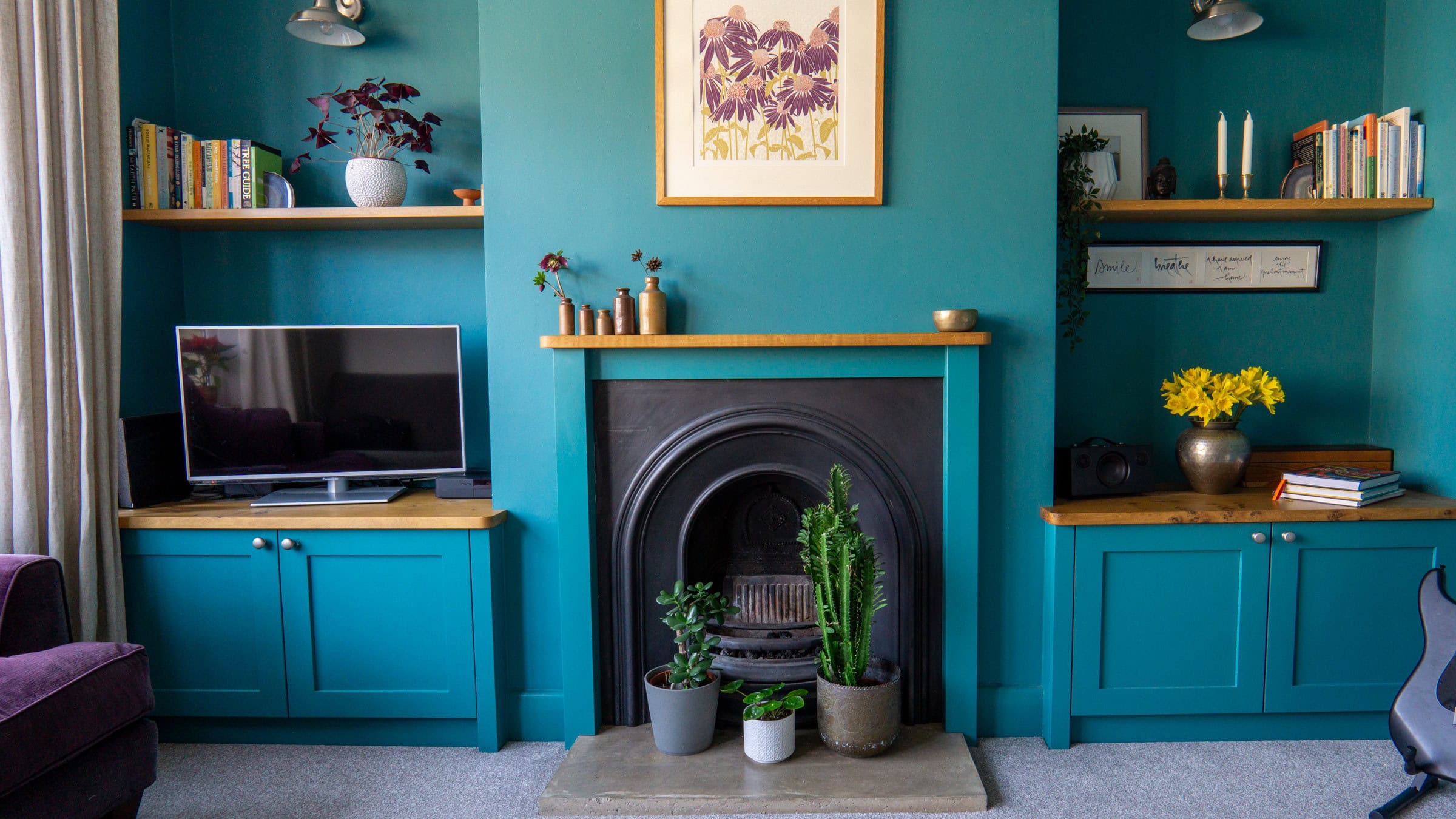 Made-to-measure alcove cupboards with painted Vardo finish, designed for a perfect fit.